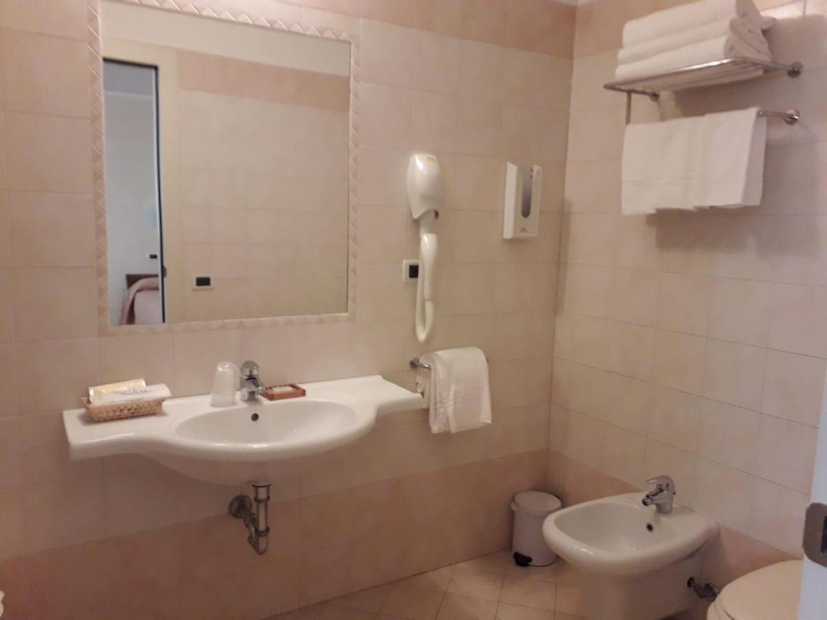 Albergo Ristorante Campanile Azzurro Villafranca Padovana Eksteriør bilde