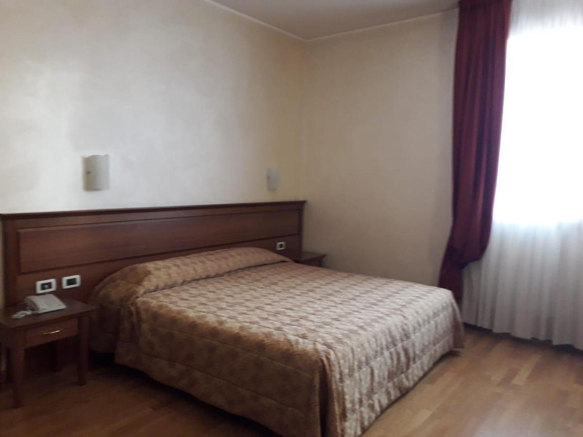 Albergo Ristorante Campanile Azzurro Villafranca Padovana Eksteriør bilde